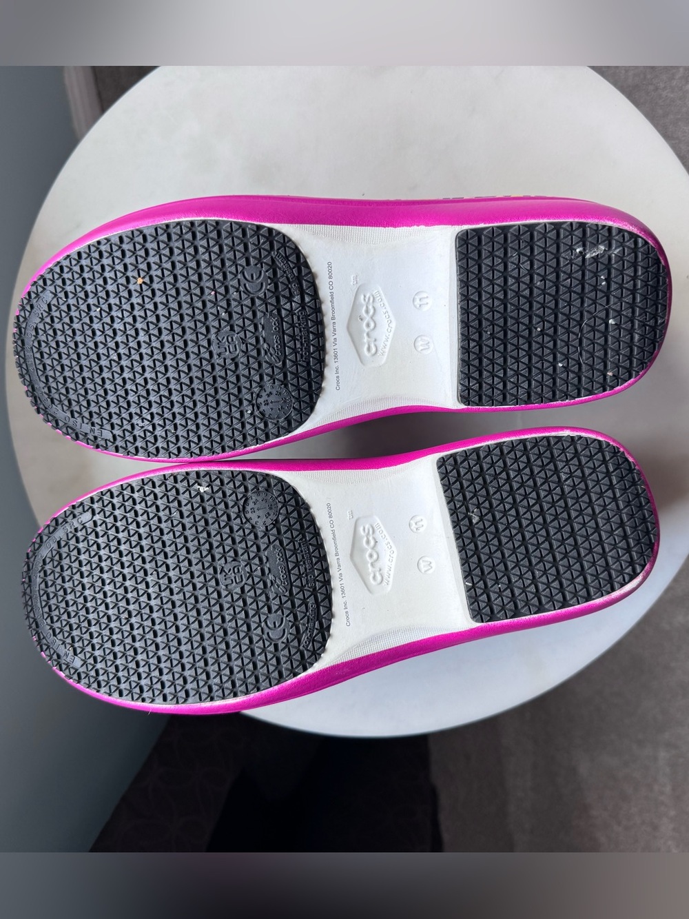CROCS x LISA FRANK Neria Pro II - Neon Leopard Slip-On Clogs with Purple Insole - Picture 10 of 10